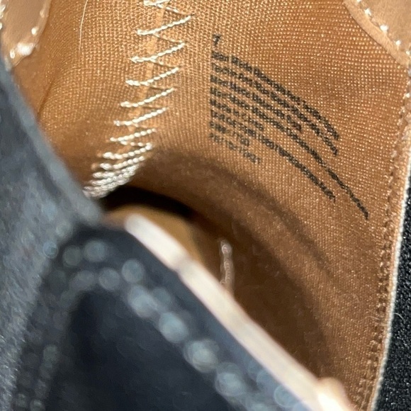 Universal Thread Women's Black Pre Owned Pearl Chelsea Boots in Size 7 - Picture 3 of 9